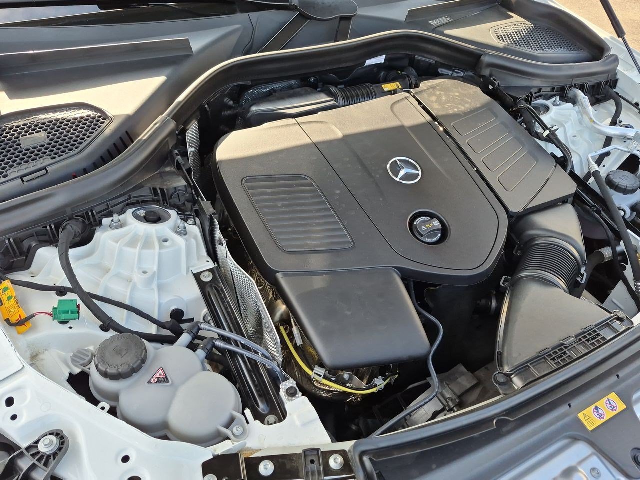 Used 2025 Mercedes-Benz GLC 350e 4MATIC image 27