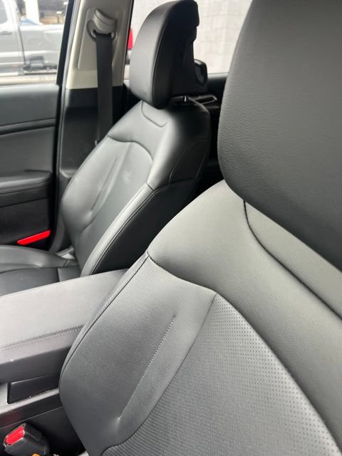 Used 2025 Kia Sportage EX w/ Premium Package FWD image 14