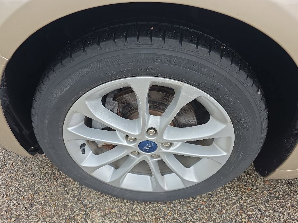 Used 2019 Ford Fusion SE FWD image 9