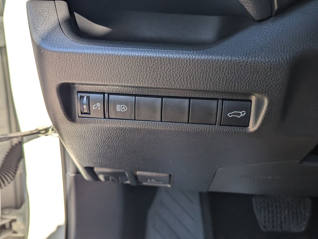 Used 2022 Toyota RAV4 XLE w/ Convenience Package FWD image 12