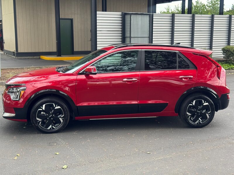 Used 2025 Kia Niro Wave w/ Wave Preserve Package FWD image 5
