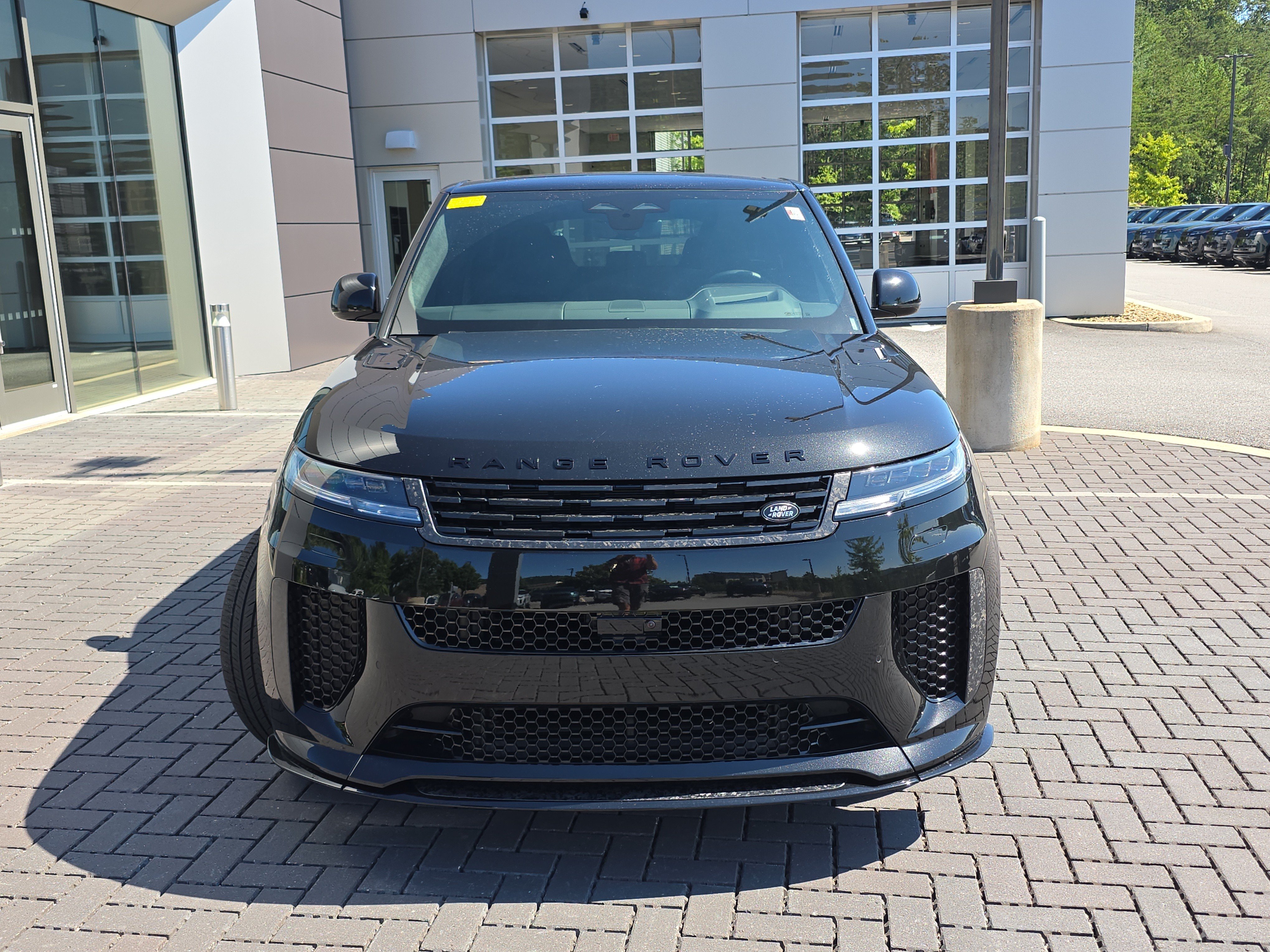 Certified 2026 Land Rover Range Rover Sport SV AWD/4WD image 2