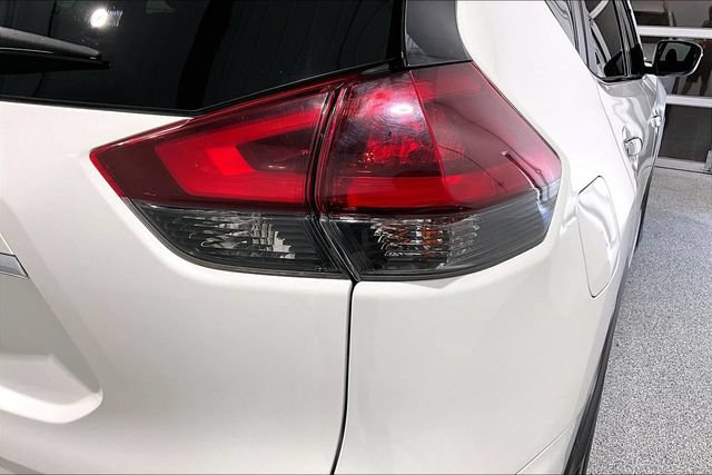 Used 2019 Nissan Rogue S FWD image 27