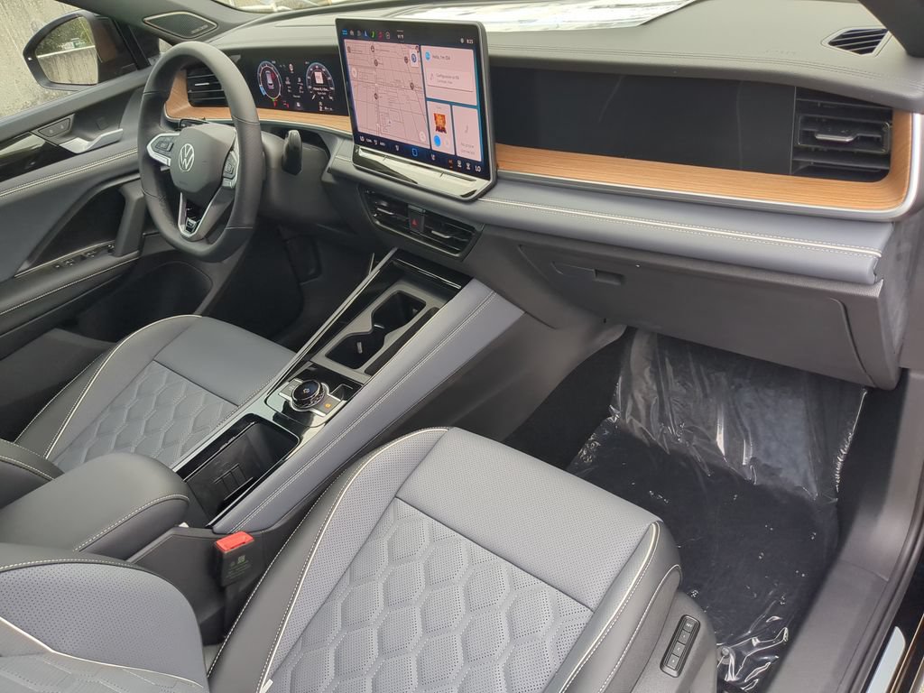 New 2026 Volkswagen Tiguan SEL R-Line AWD/4WD image 11
