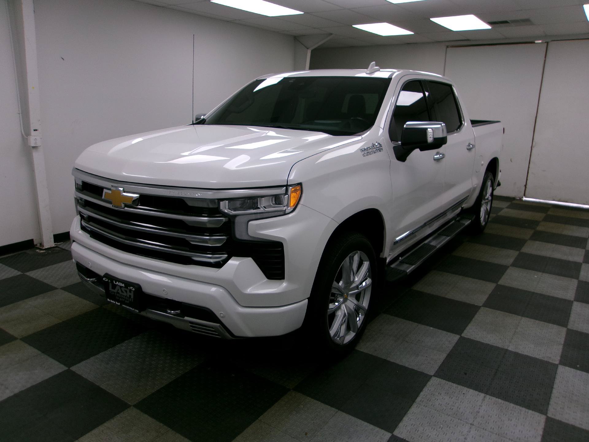 Used 2024 Chevrolet Silverado 1500 High Country w/ High Country Premium Package AWD/4WD image 1