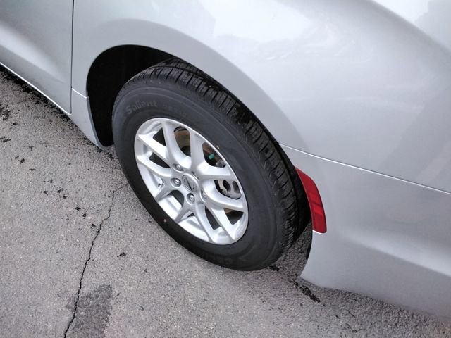 Used 2024 Chrysler Pacifica Touring-L image 19