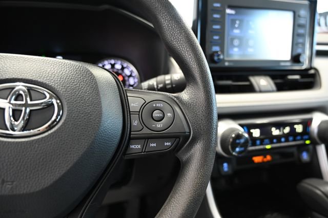 Used 2022 Toyota RAV4 XLE image 24