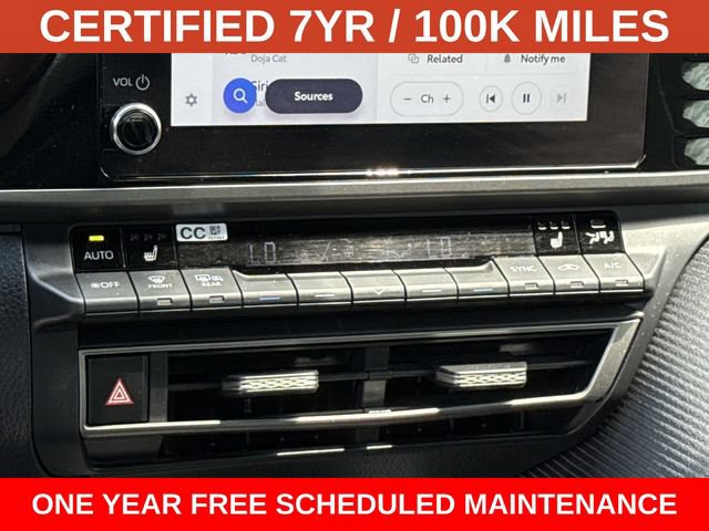 Used 2025 Toyota Camry SE w/ Convenience Package FWD image 21