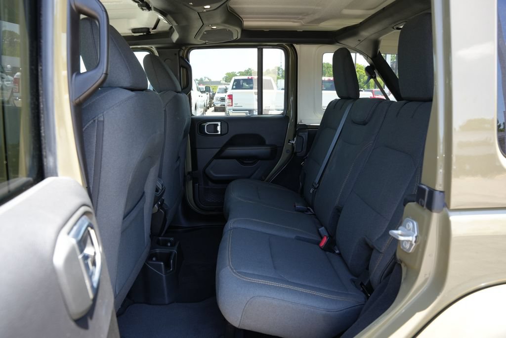 Used 2026 Jeep Wrangler Unlimited Sahara AWD/4WD image 17