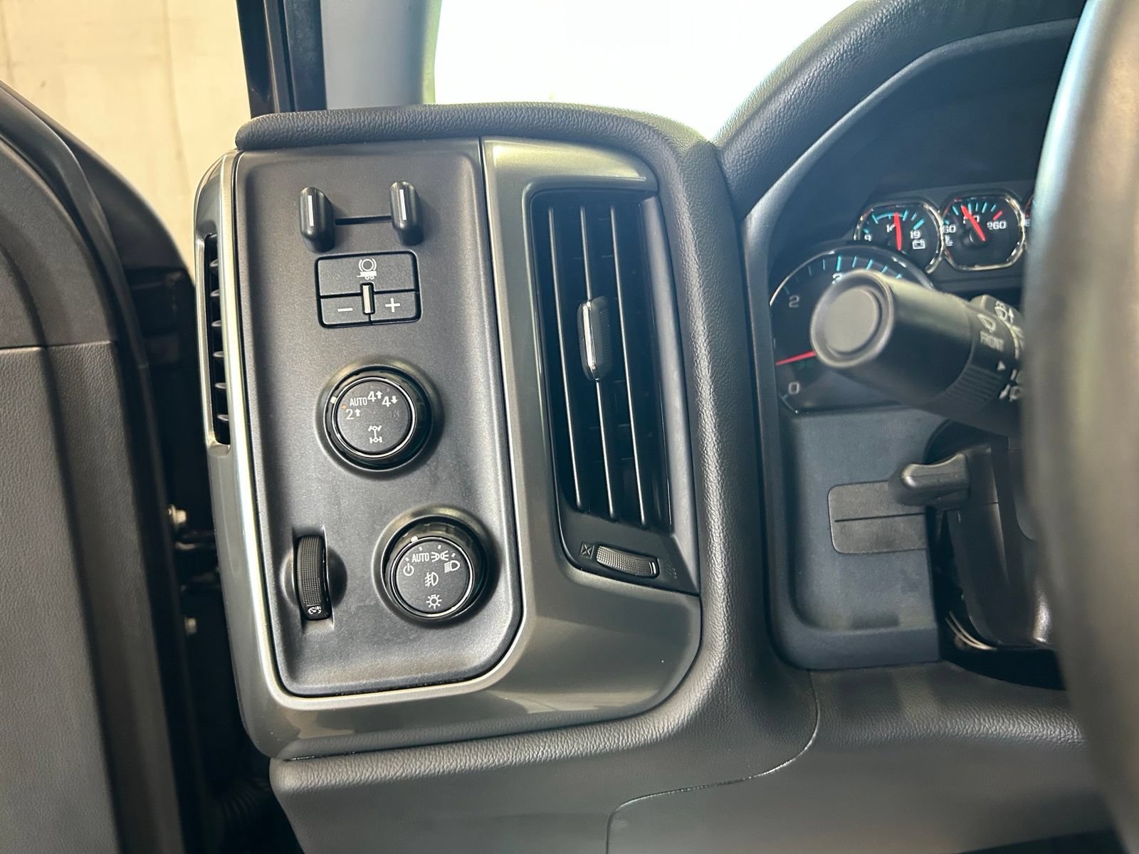 Used 2017 Chevrolet Silverado 1500 LT w/ All Star Edition AWD/4WD image 16