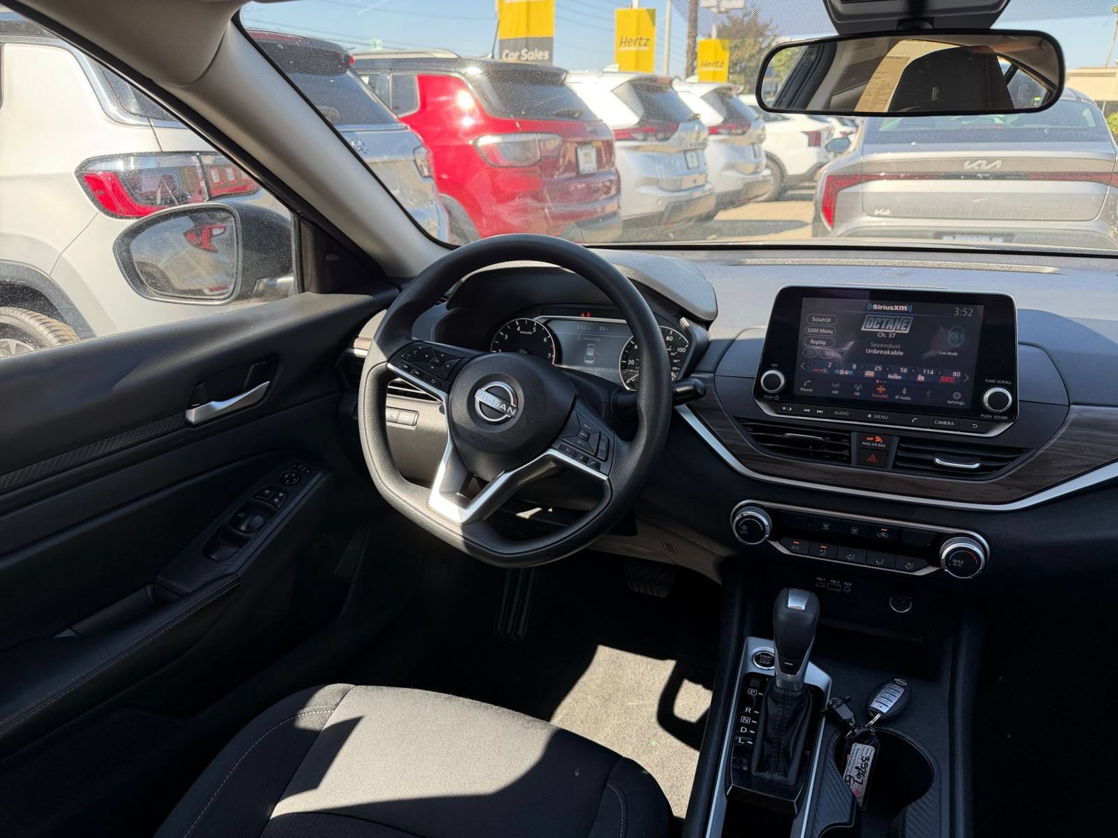 Used 2025 Nissan Altima 2.5 SV FWD image 34