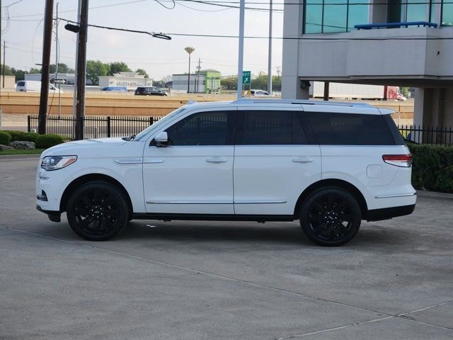 Used 2024 Lincoln Navigator Reserve image 12