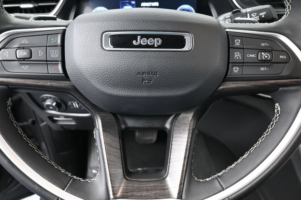 Used 2023 Jeep Grand Cherokee L Limited w/ Trailer Tow Group (B) RWD image 32