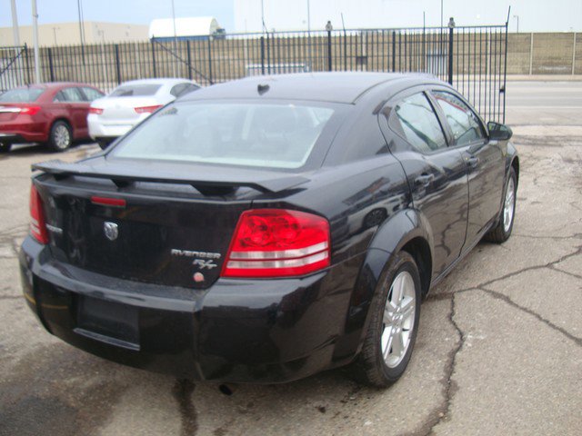 Used 2010 Dodge Avenger R/T image 5