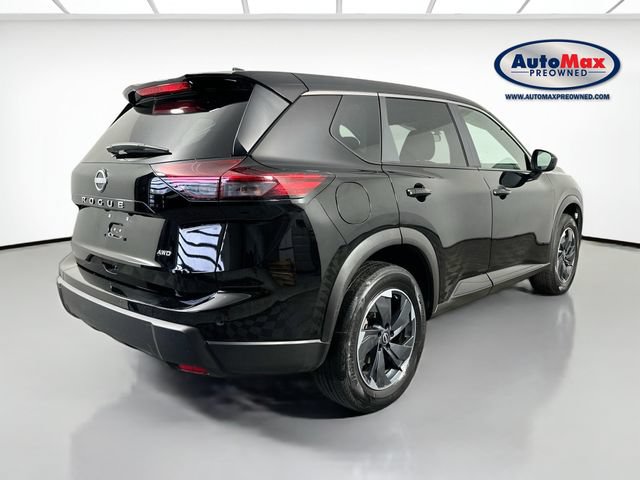 Used 2025 Nissan Rogue SV AWD/4WD image 2
