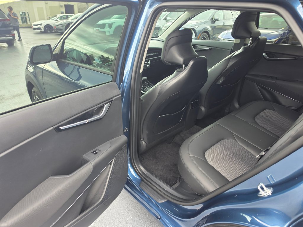 Certified 2025 Kia Niro EX FWD image 15