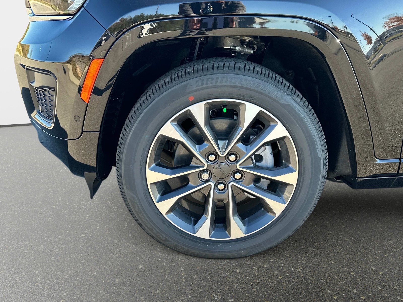 New 2025 Jeep Grand Cherokee L Overland w/ Advanced Protech Group III AWD/4WD image 11