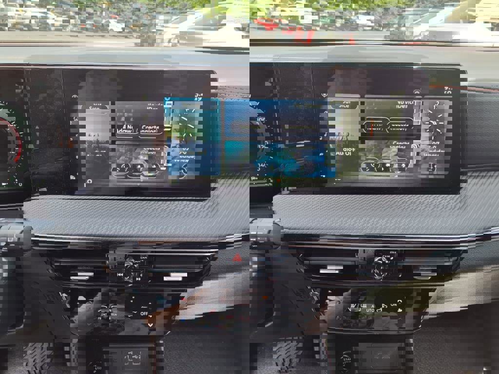 New 2025 Nissan Kicks SR image 9