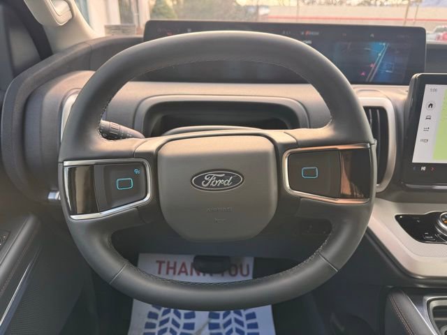 Used 2025 Ford Expedition Active image 11