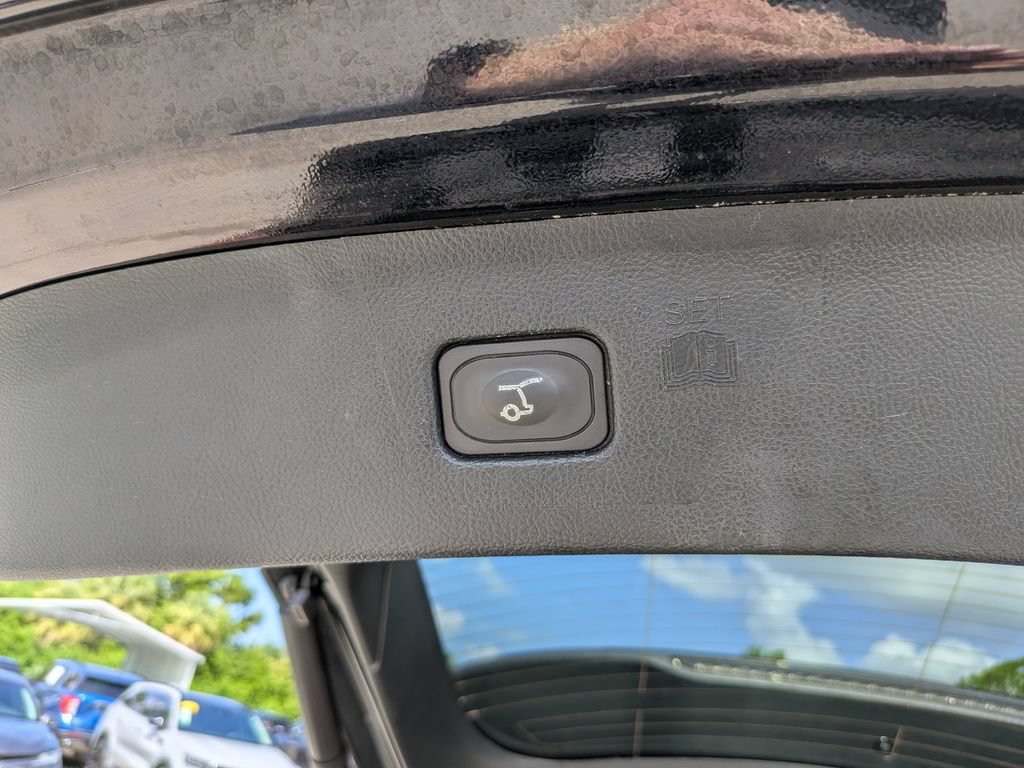 Used 2020 Ford Edge Titanium FWD image 13