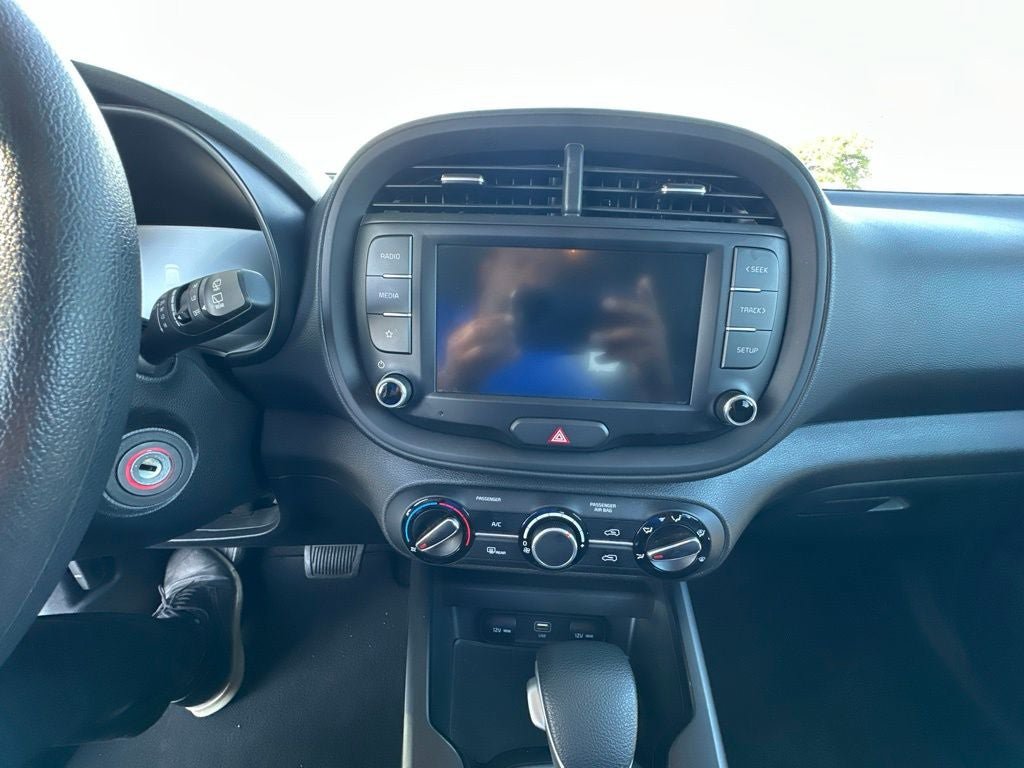 Used 2024 Kia Soul LX w/ Option Group 015 FWD image 11