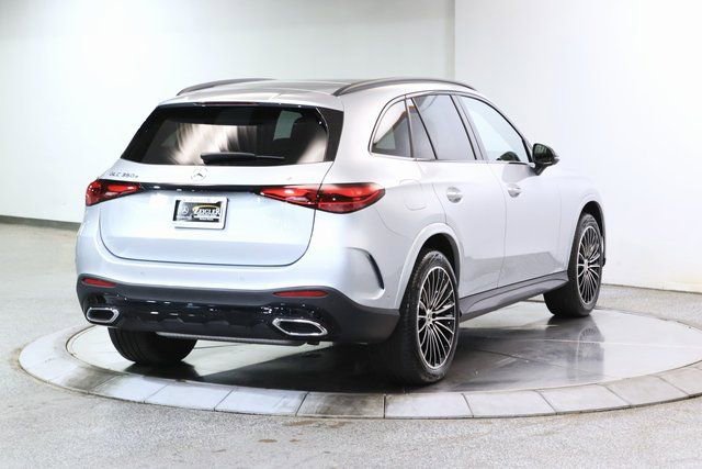 Used 2025 Mercedes-Benz GLC 350e 4MATIC w/ AMG Line image 14