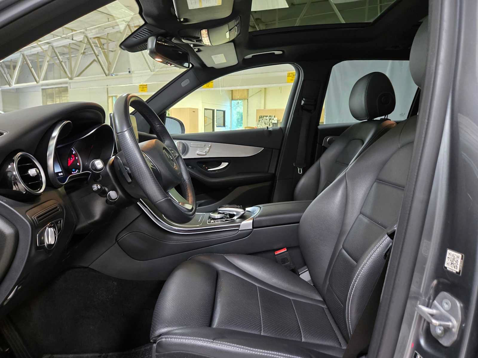 Used 2019 Mercedes-Benz GLC 350e 4MATIC image 21