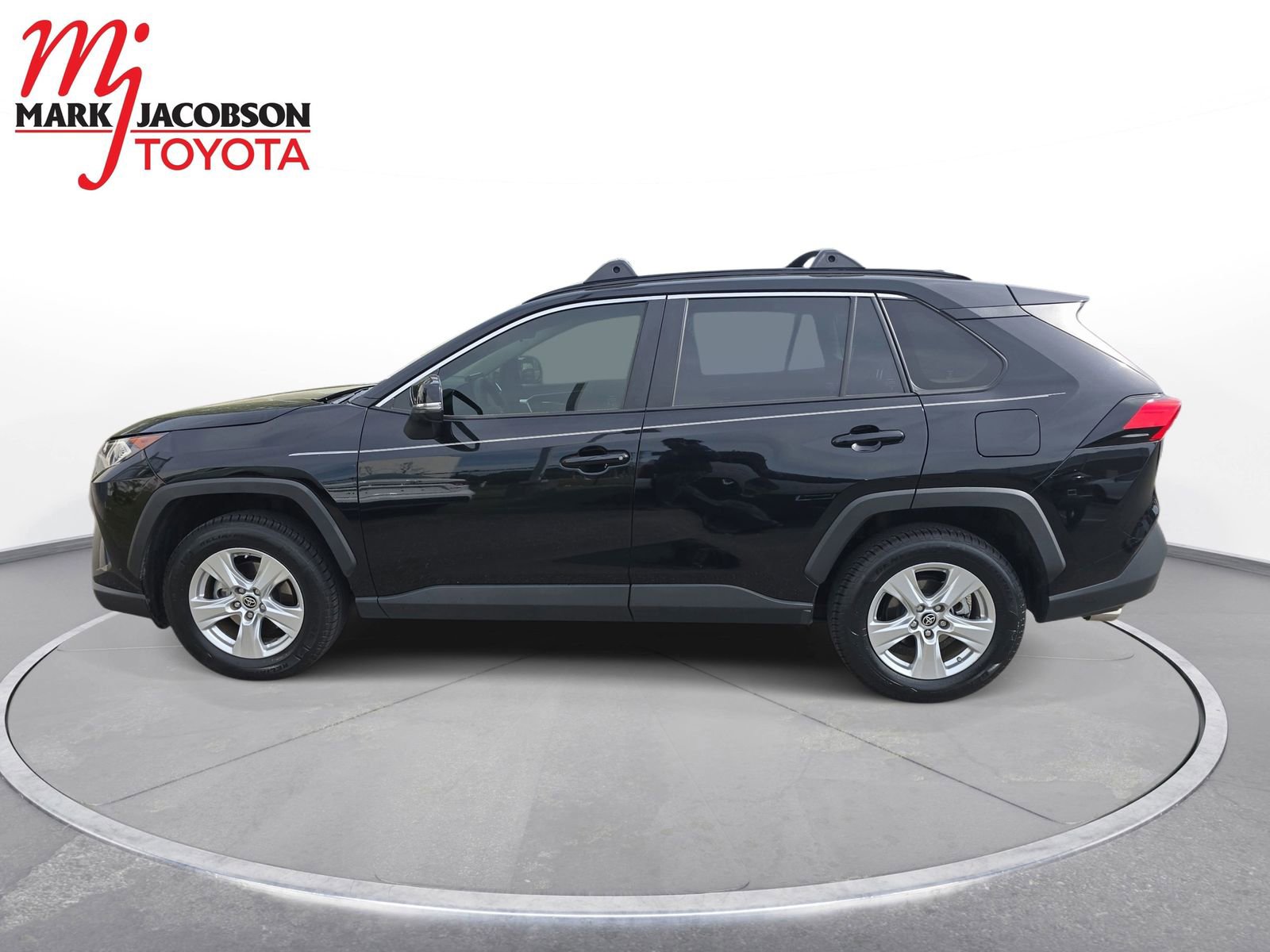 Used 2019 Toyota RAV4 XLE FWD image 12
