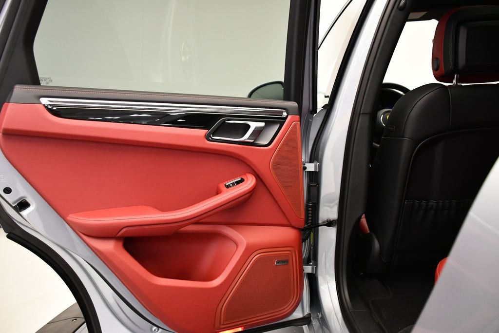 Certified 2026 Porsche Macan AWD/4WD image 42