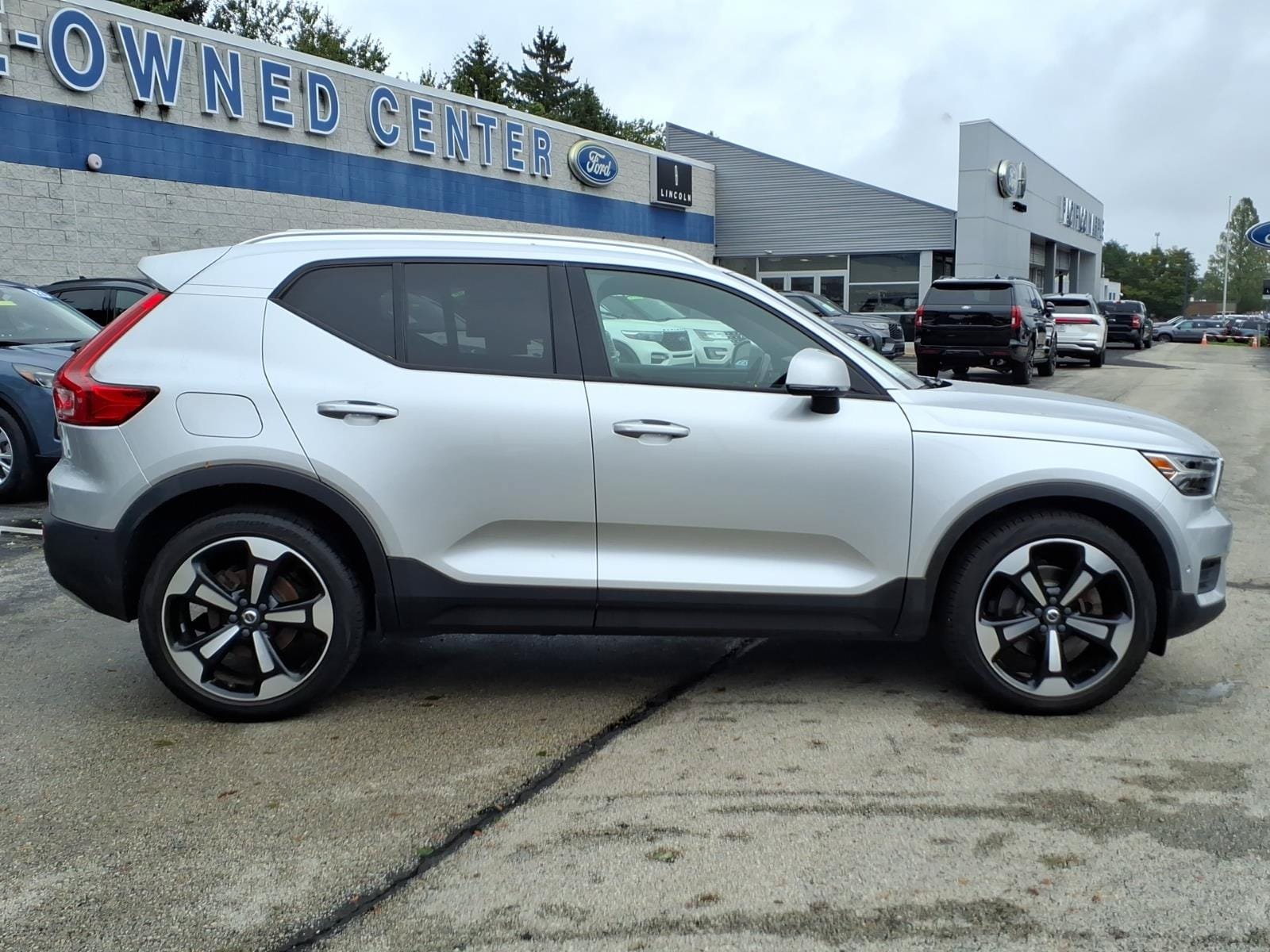 Used 2019 Volvo XC40 T5 Momentum AWD/4WD image 2