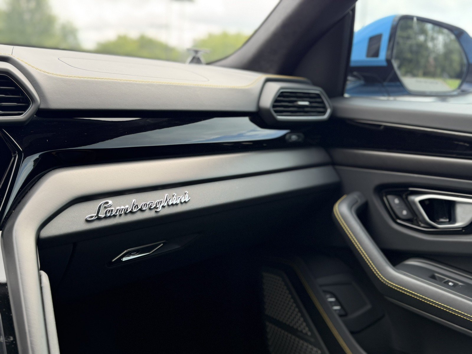 Used 2024 Lamborghini Urus S AWD/4WD image 20