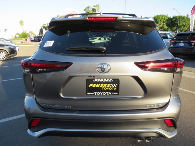 New 2026 Toyota Highlander XSE image 9