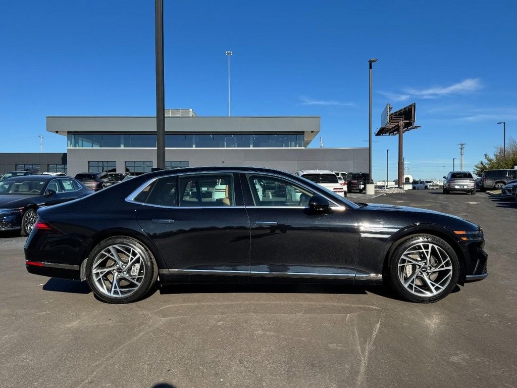 Certified 2023 Genesis G90 3.5T image 2