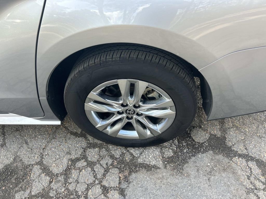 Used 2025 Toyota Sienna XLE w/ XLE Plus Package image 14
