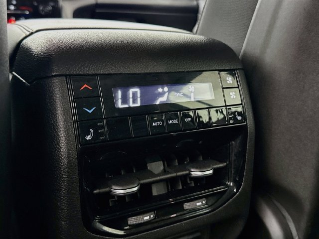 Used 2023 Jeep Grand Cherokee L Limited w/ Black Appearance Package AWD/4WD image 28