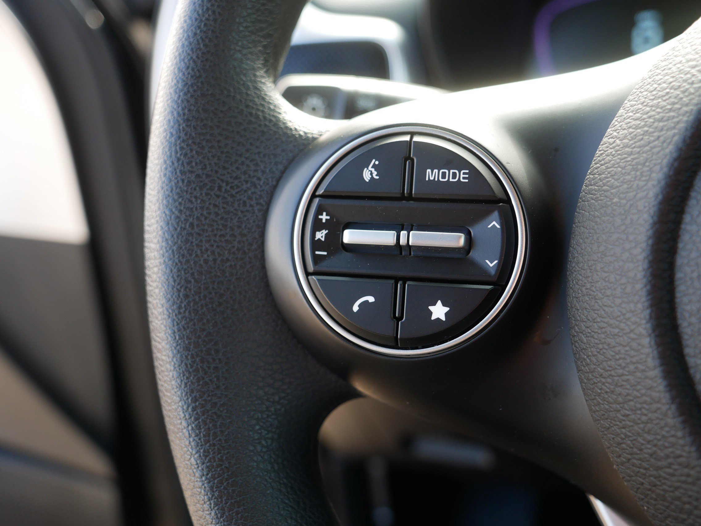 Certified 2025 Kia Soul LX w/ LX Technology Package FWD image 28