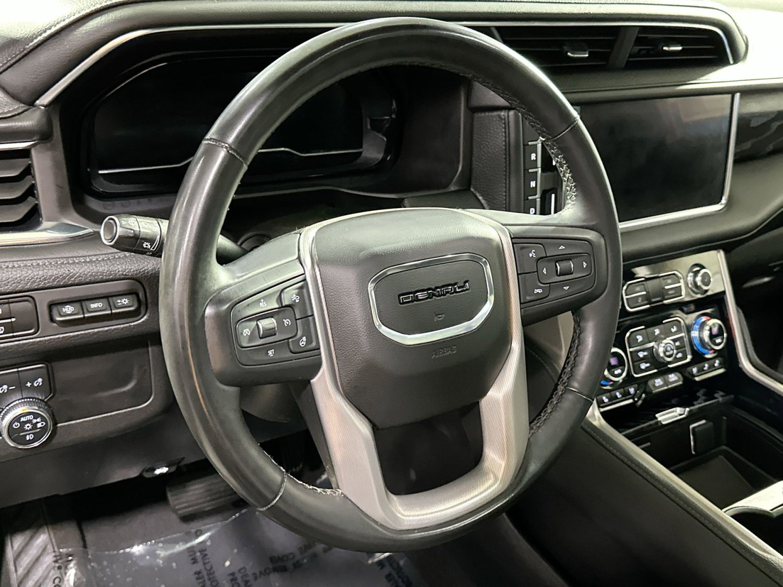 Used 2023 GMC Yukon Denali image 19