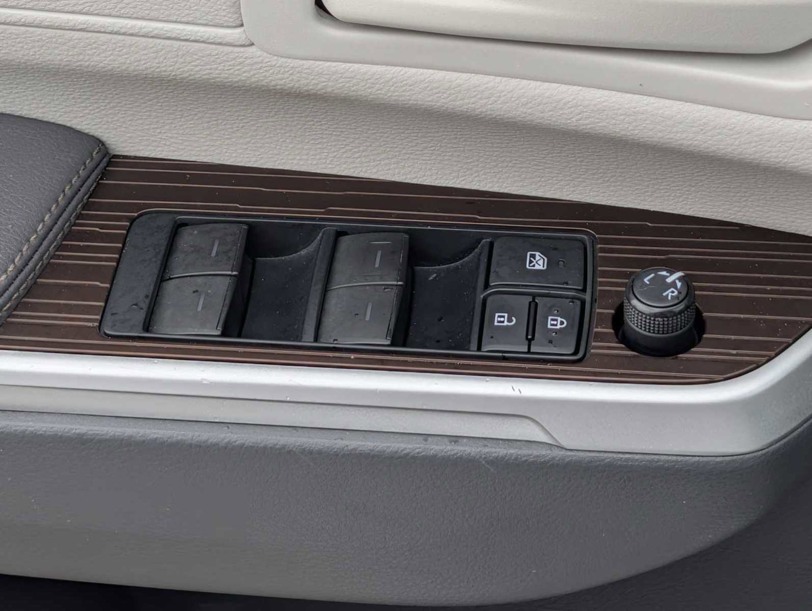 Used 2021 Toyota Sienna LE image 25