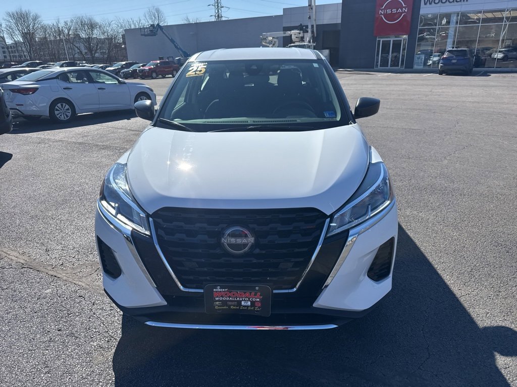 Used 2025 Nissan Kicks Play S image 2