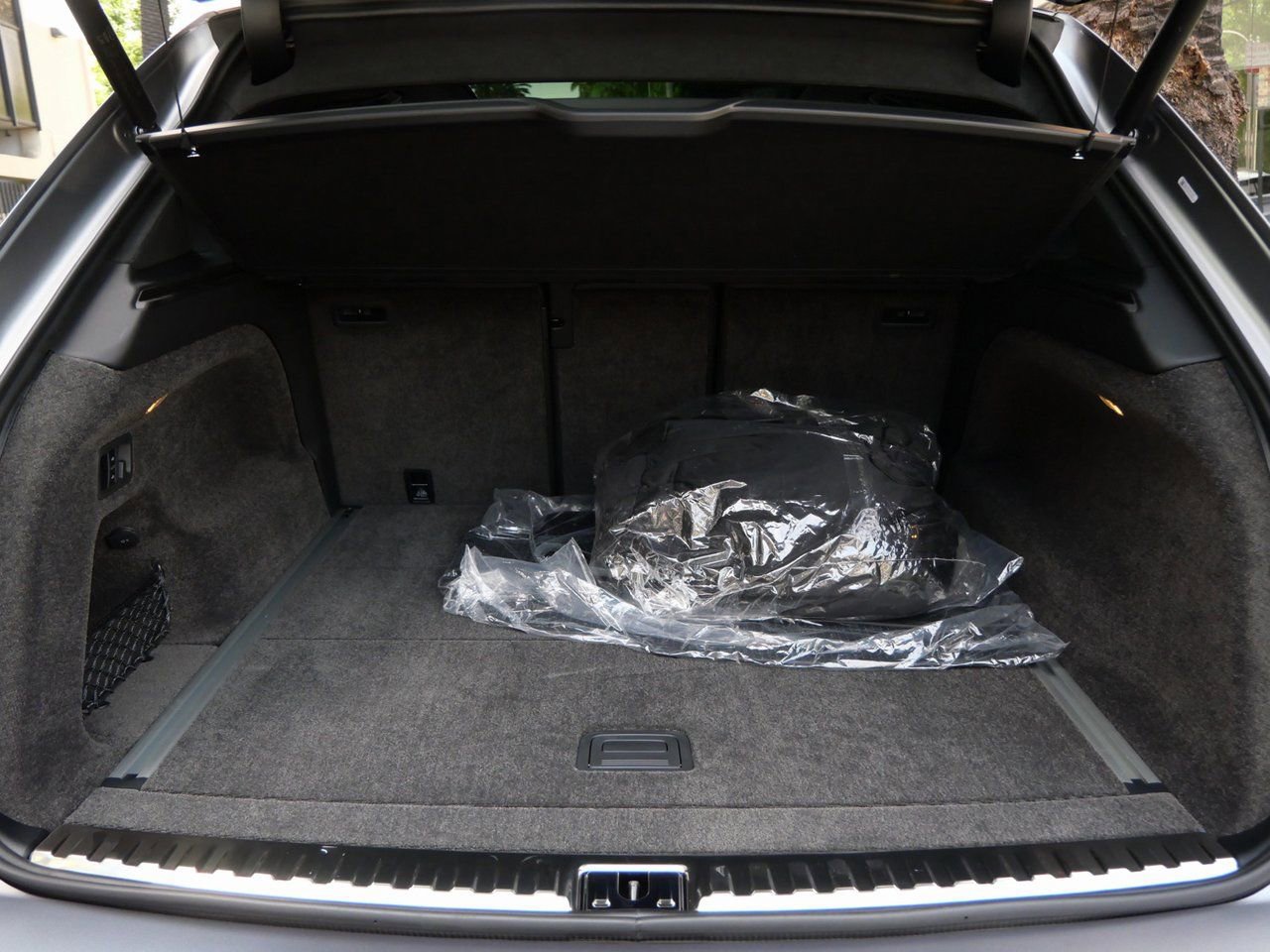 Used 2025 Bentley Bentayga AWD/4WD image 25