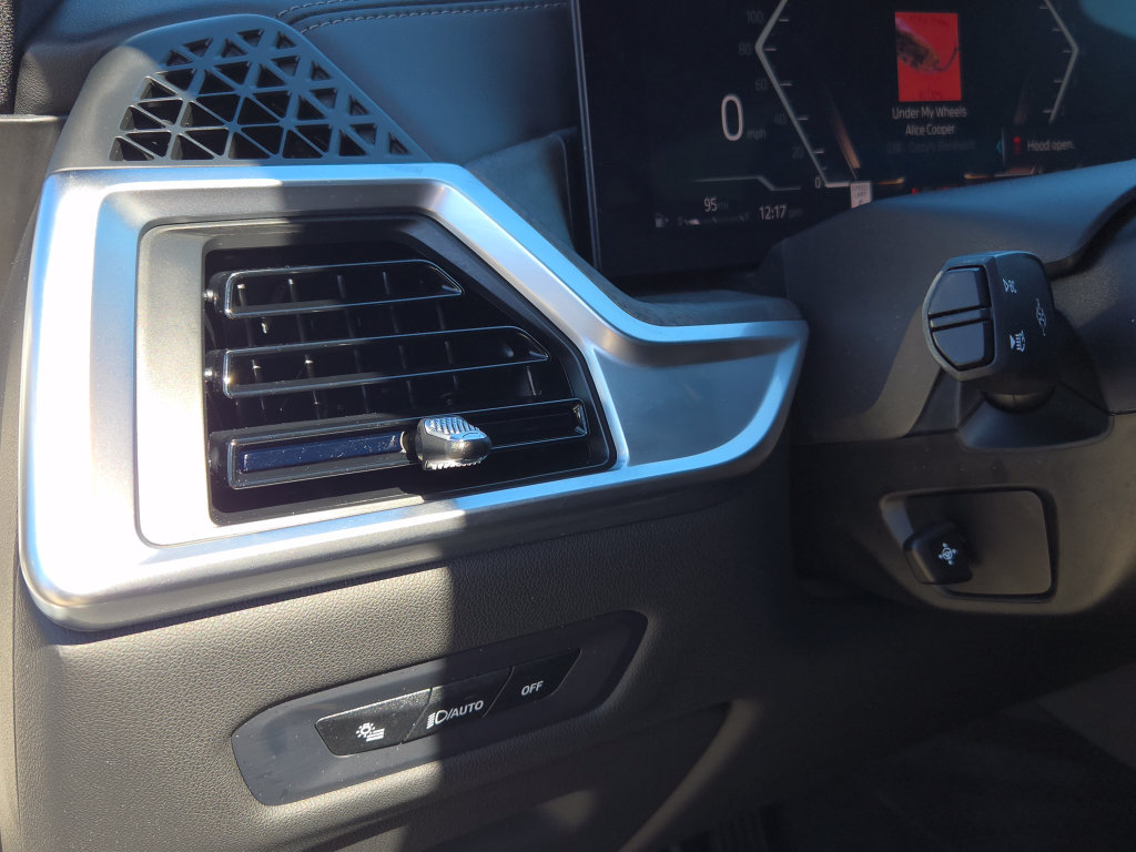 Used 2024 BMW X5 sDrive40i w/ Premium Package RWD image 17