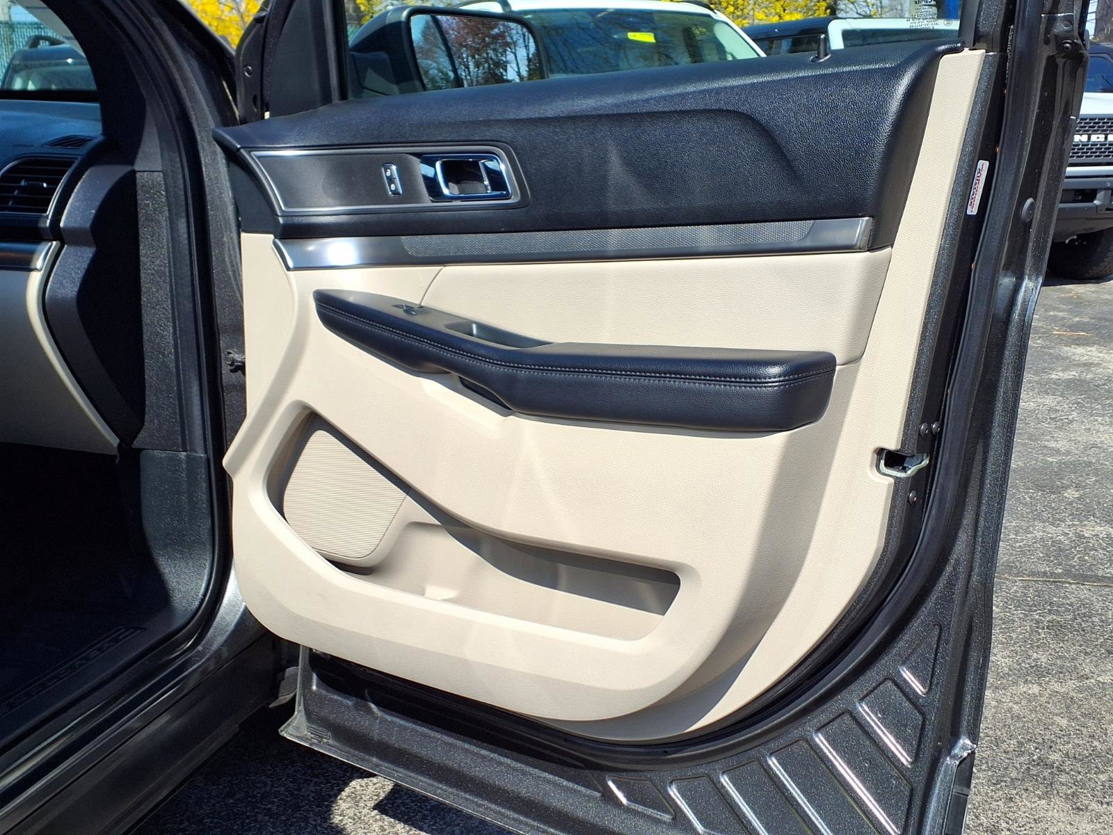 Certified 2019 Ford Explorer XLT w/ Equipment Group 202A image 12