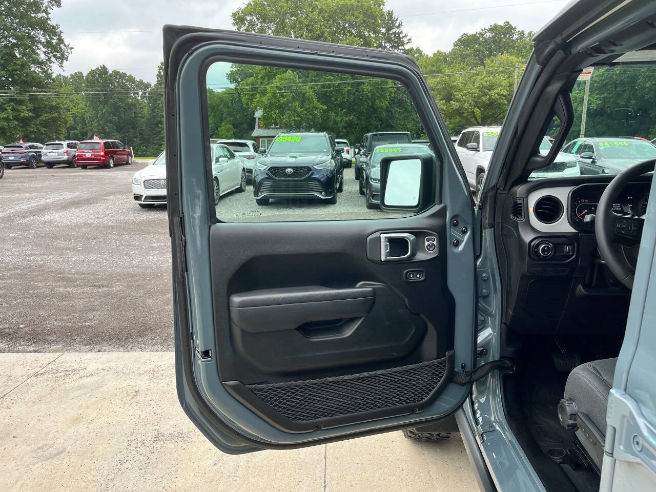 Used 2024 Jeep Gladiator Sport AWD/4WD image 24