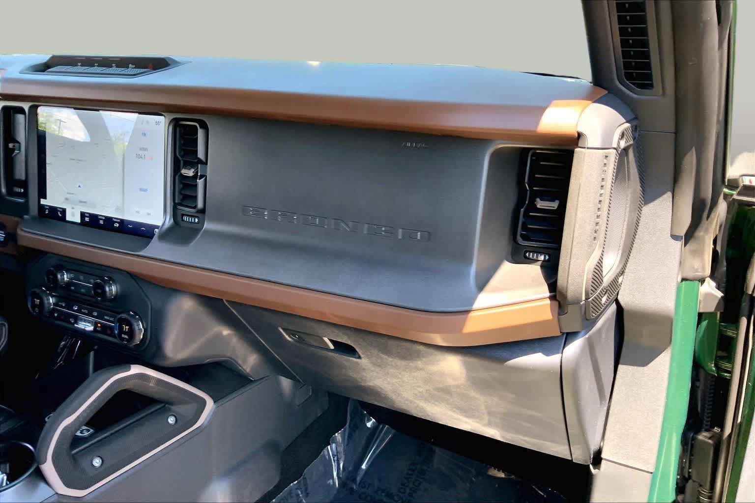 Used 2024 Ford Bronco Outer Banks AWD/4WD image 19