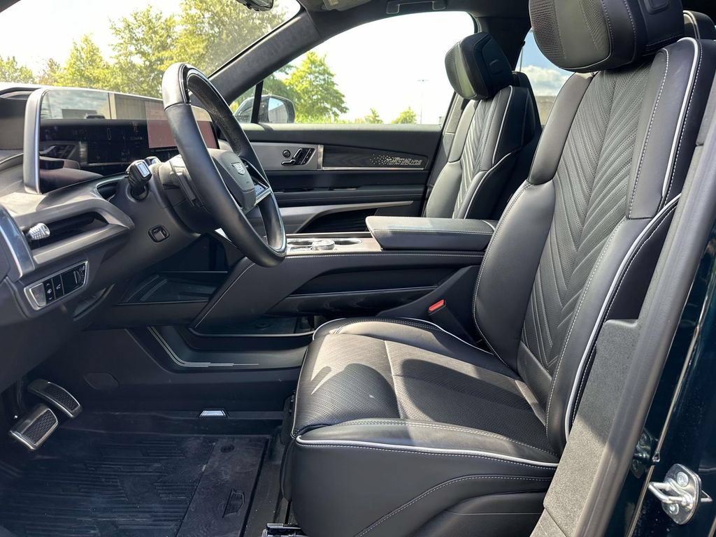 Certified 2026 Cadillac Vistiq Platinum w/ LPO, Floor Liner Package AWD/4WD image 6