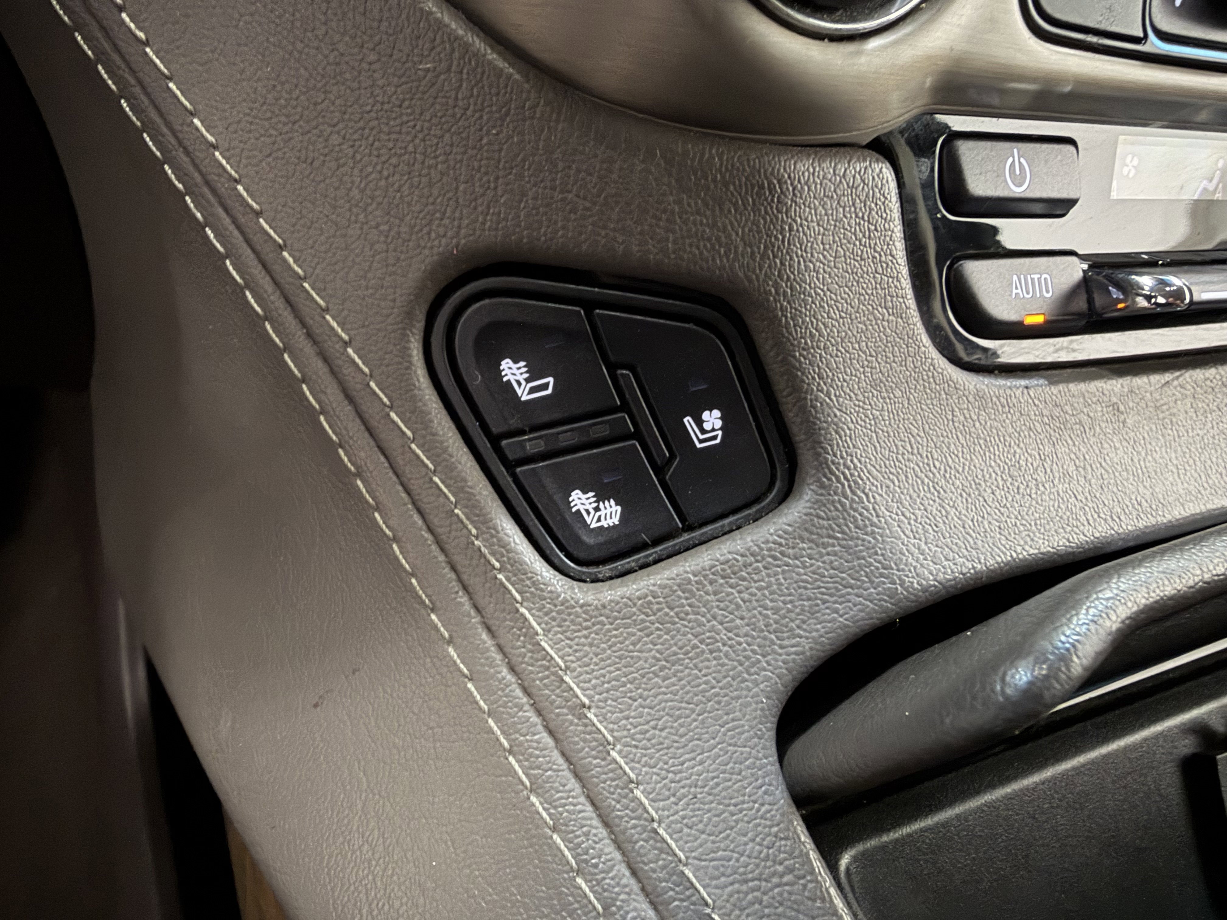 Used 2019 GMC Yukon Denali image 20