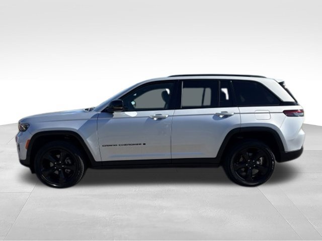 Used 2024 Jeep Grand Cherokee Altitude AWD/4WD image 12