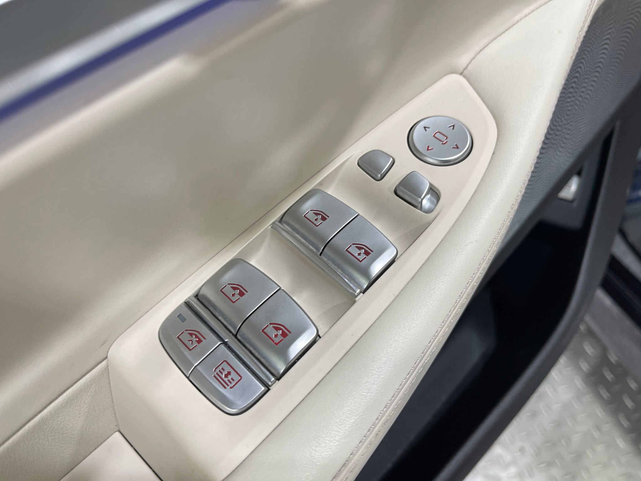 Used 2021 BMW 750i xDrive w/ Executive Package image 16