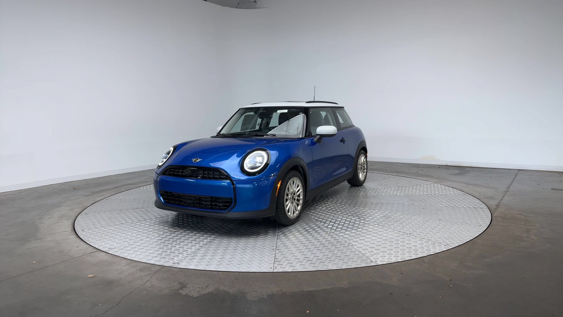 Used 2026 MINI Cooper 2-Door Hardtop FWD image 6