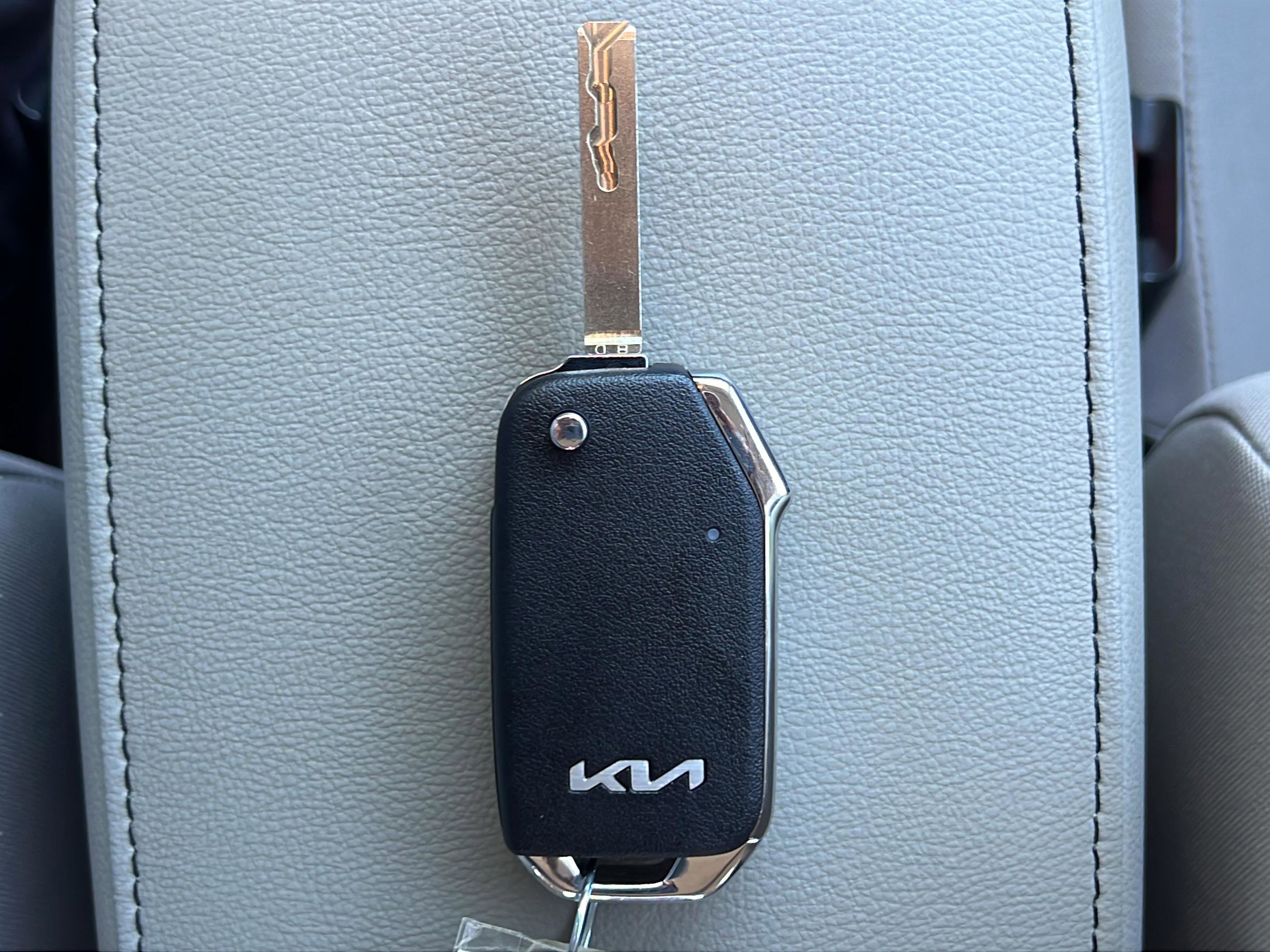 Certified 2023 Kia Soul LX w/ Option Group 015 FWD image 21